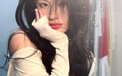 官方通报女生抗议男生偷窥:系恶作剧